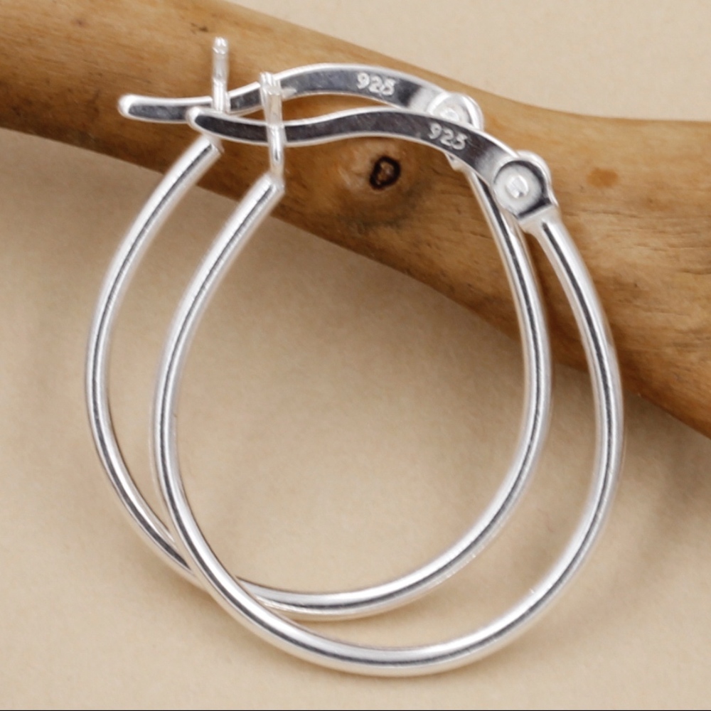 SOLD~Hinged Oval Hoop Earrings 925 Sterling Silver - Picture 1 of 5